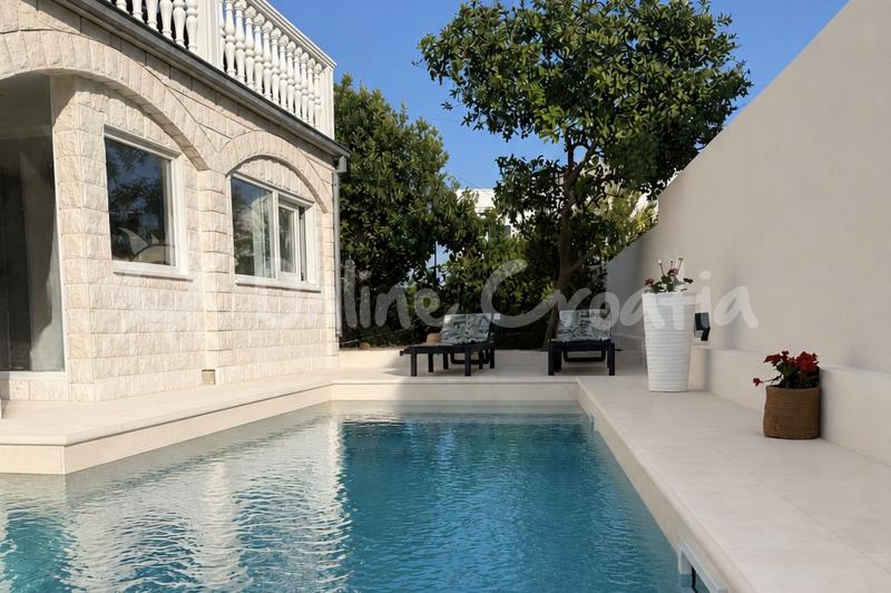 Maison Karma with swimming pool